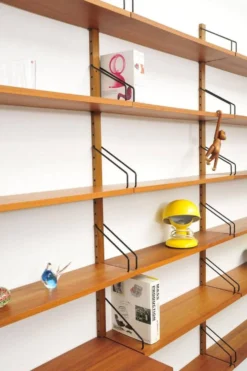 Étagère murale Royal System en teck par Poul Cadovius pour Cado, années 1950.