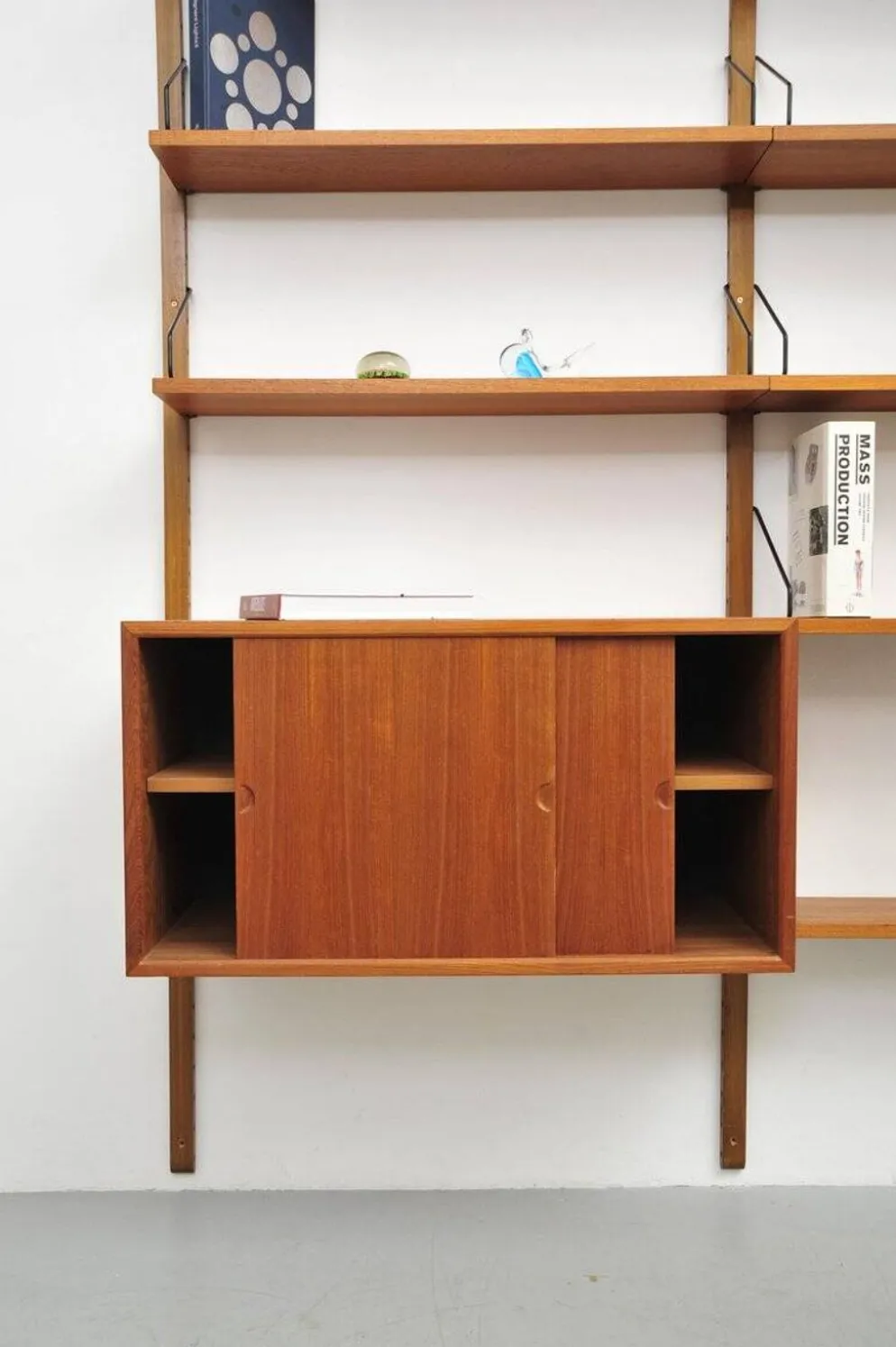 Étagère murale Royal System en teck par Poul Cadovius pour Cado, années 1950.