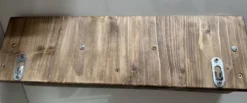 Étagère porte-clés bois avec crochets et boutons céramique