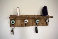 Étagère porte-clés bois avec crochets et boutons céramique