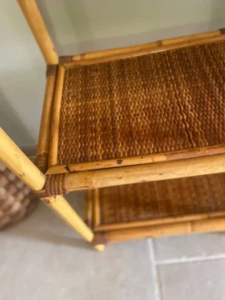 Étagère à poser en rotin