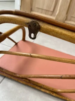 Étagère rotin années 60 plateau terracotta