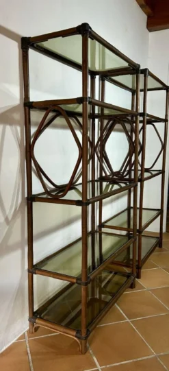 Étagères en rotin et verre fumé, 60s .