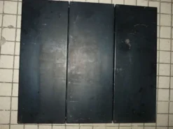 Étagère string en métal doré et noir