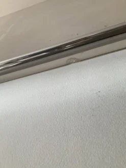 Étagère style Bauhaus en chrome tubulaire et verre fumé années 70