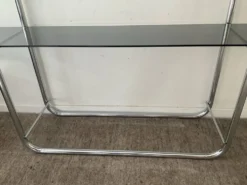 Étagère style Bauhaus en chrome tubulaire et verre fumé années 70