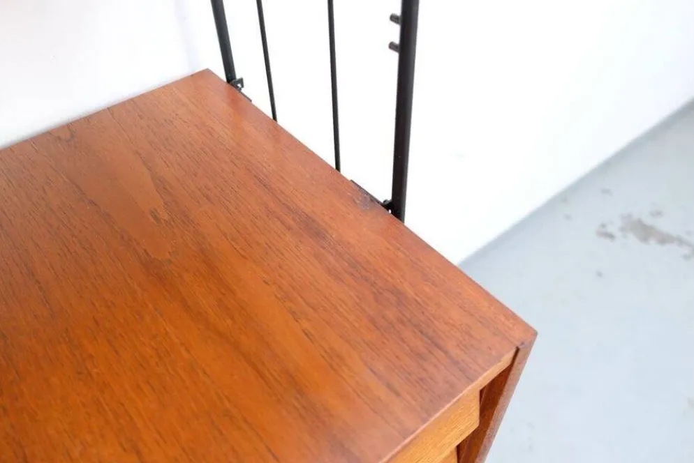 Étagère style teck vintage des années 60-70, style rétro, milieu du siècle