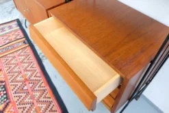 Étagère style teck vintage des années 60-70, style rétro, milieu du siècle