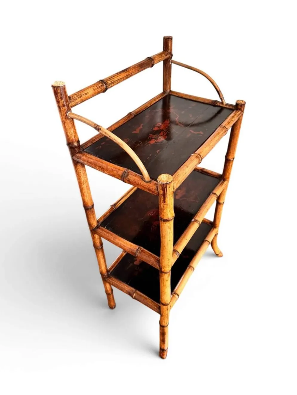 Étagère sur pied en laque du Japon et bambou, époque 1900