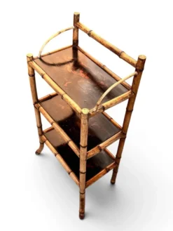 Étagère sur pied en laque du Japon et bambou, époque 1900