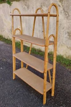 Étagère sur pieds en rotin