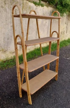 Étagère sur pieds en rotin