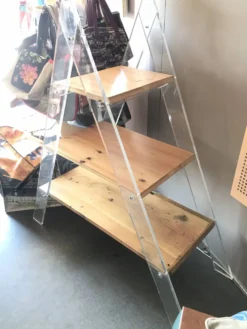 Étagère triangulaire plexiglass et bois