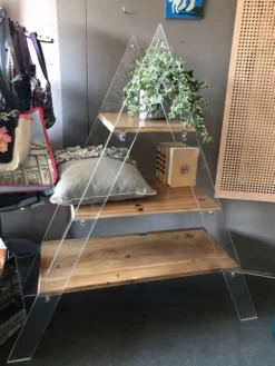 Étagère triangulaire plexiglass et bois