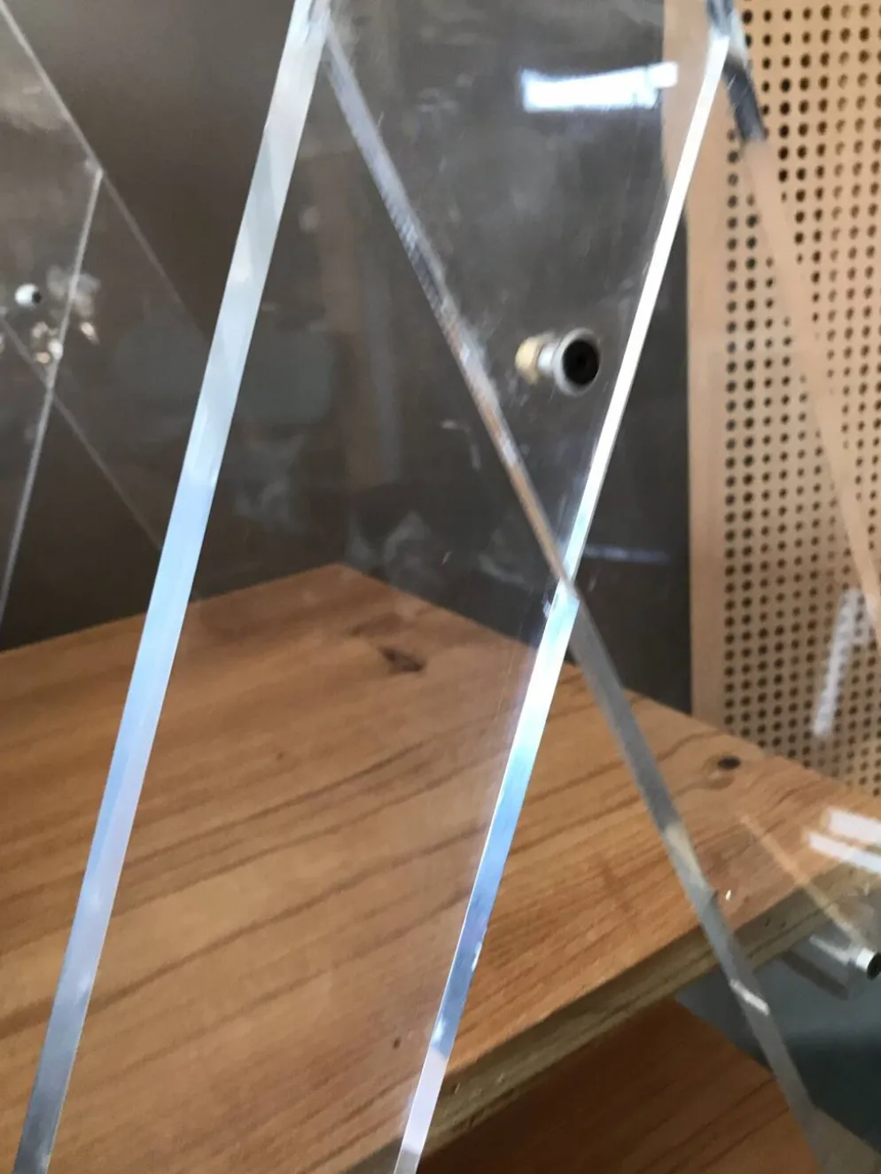 Étagère triangulaire plexiglass et bois