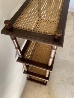 Étagère vintage bois et cannage style colonial 4 niveaux