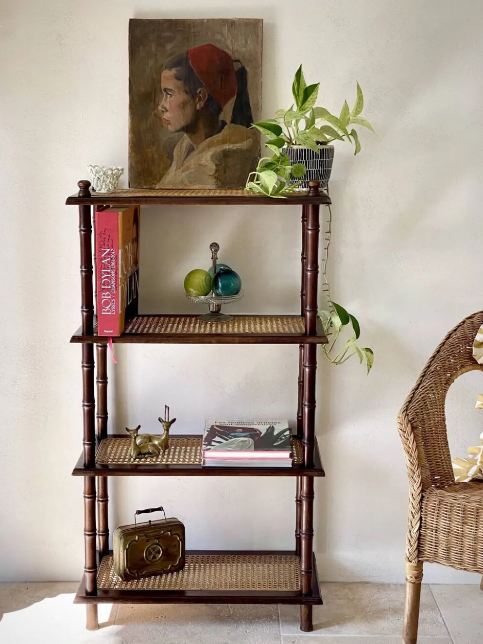 Étagère vintage bois et cannage style colonial 4 niveaux