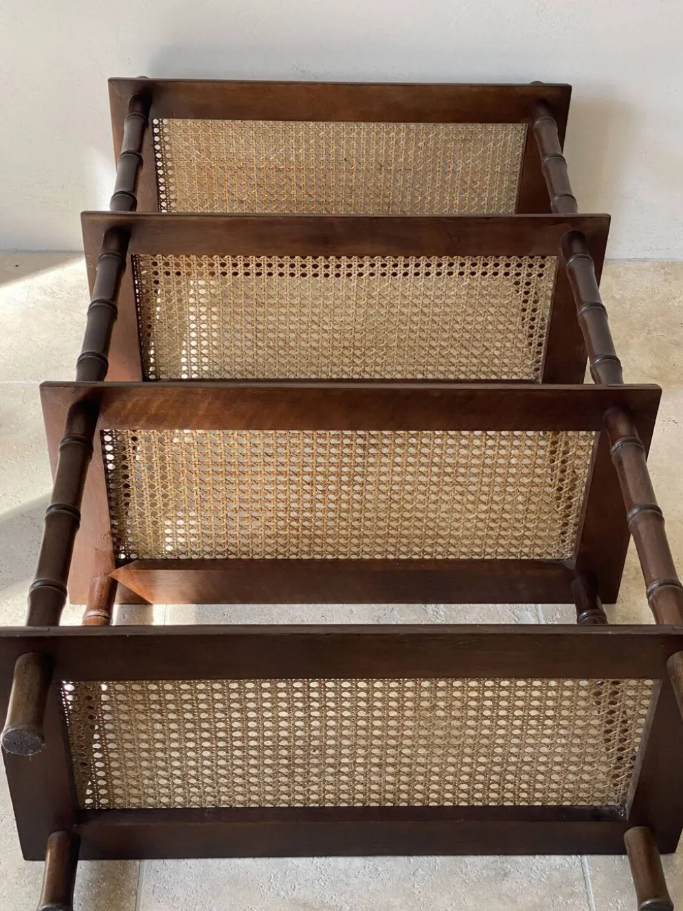 Étagère vintage bois et cannage style colonial 4 niveaux