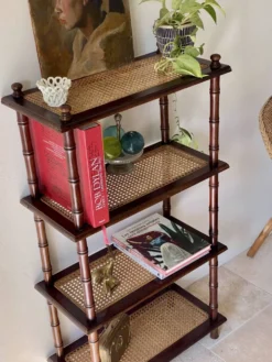 Étagère vintage bois et cannage style colonial 4 niveaux