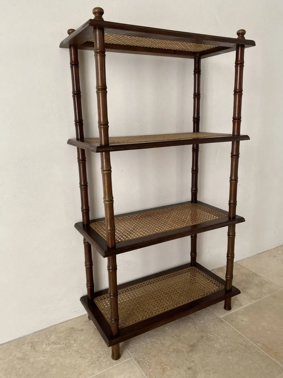 Étagère vintage bois et cannage style colonial 4 niveaux