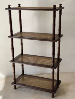 Étagère vintage bois et cannage style colonial 4 niveaux