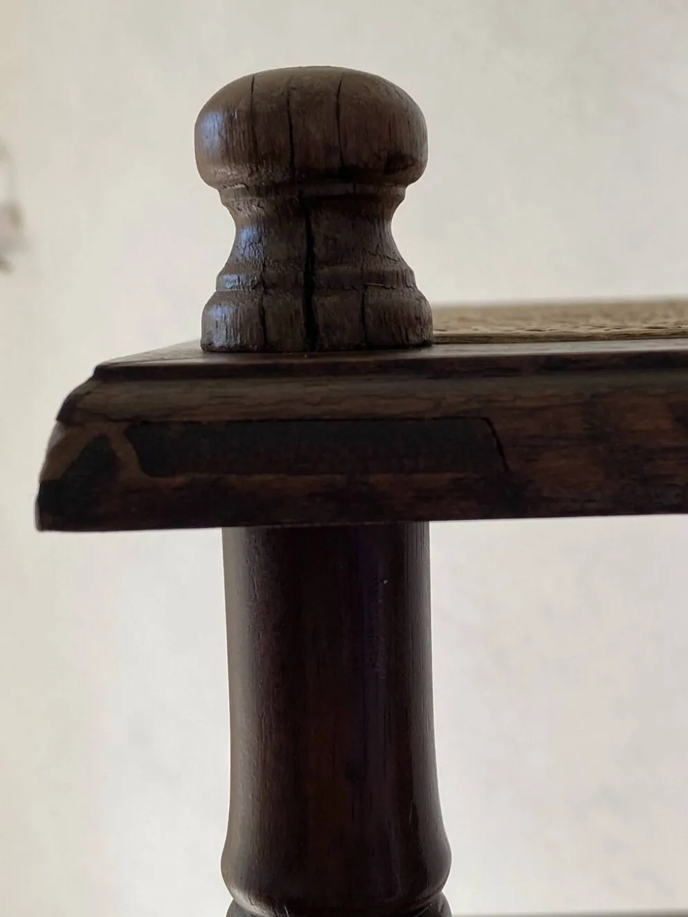 Étagère vintage bois et cannage style colonial 4 niveaux