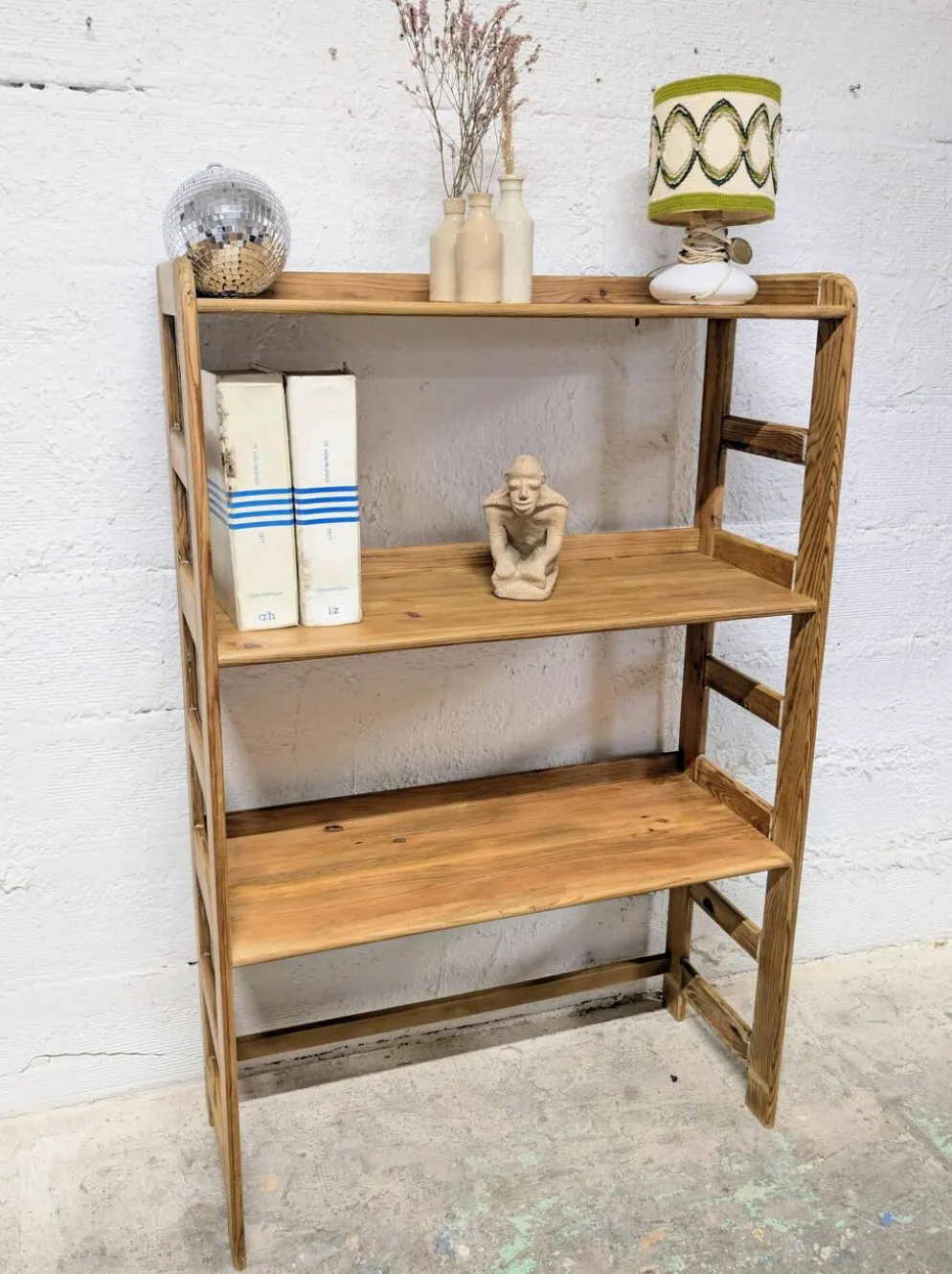 Étagère vintage en bois