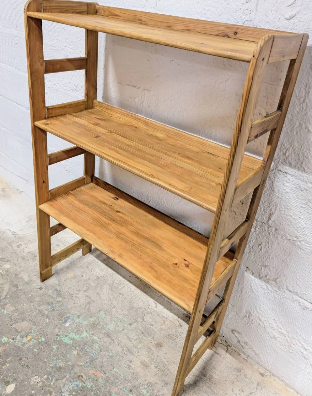 Étagère vintage en bois