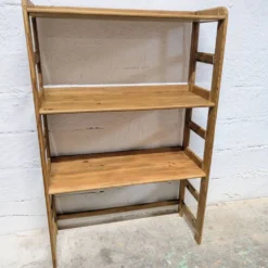 Étagère vintage en bois