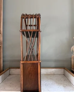 Étagère vintage en rotin
