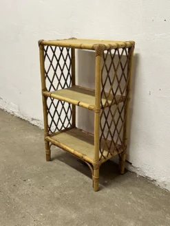 Étagère vintage en rotin