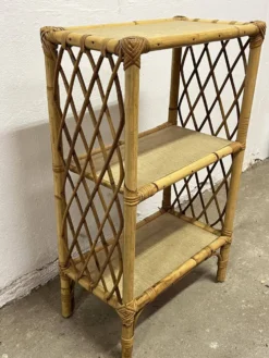Étagère vintage en rotin