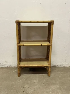 Étagère vintage en rotin