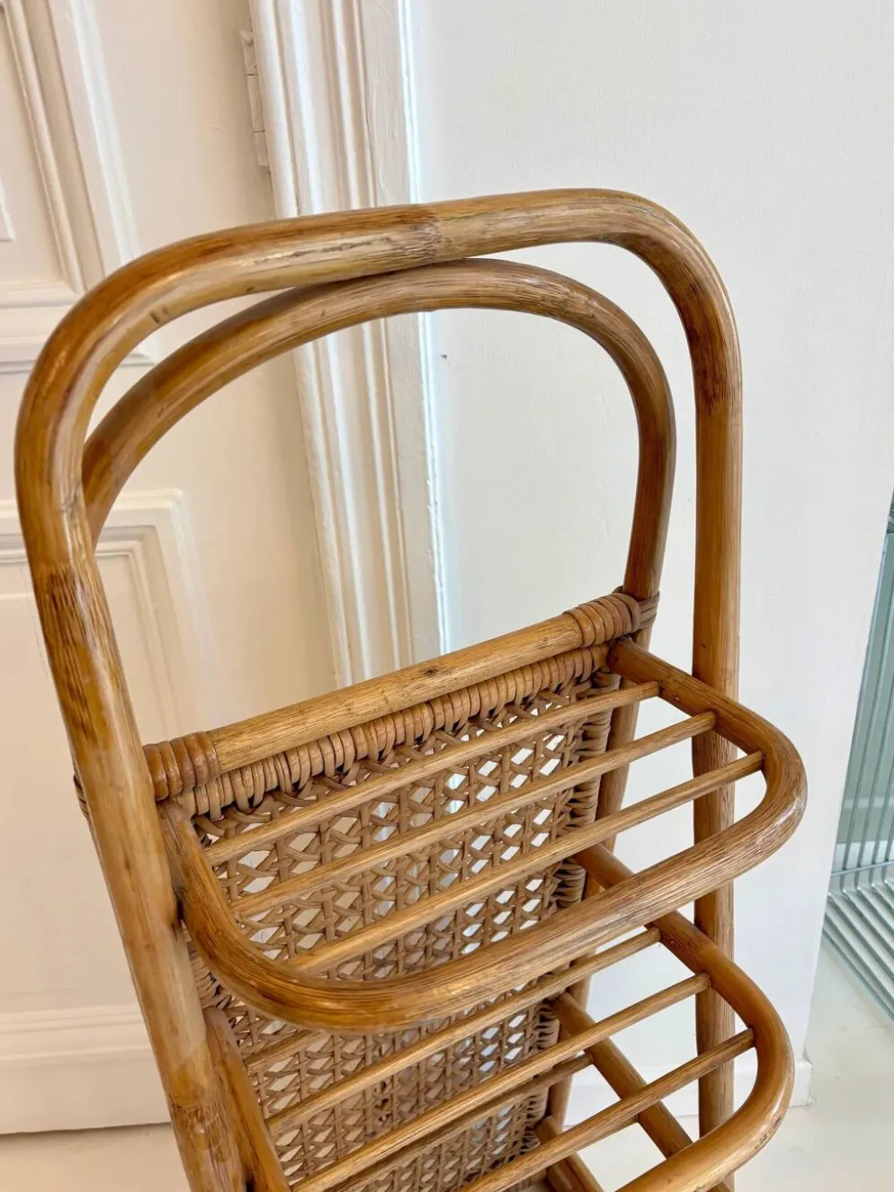 Étagère vintage en rotin et cannage – années 70
