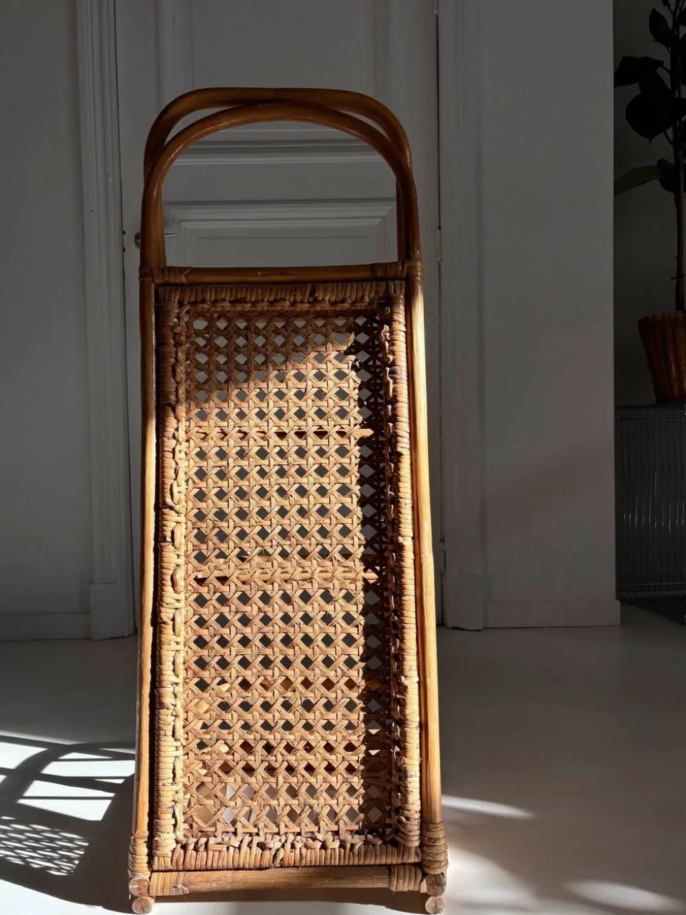 Étagère vintage en rotin et cannage – années 70
