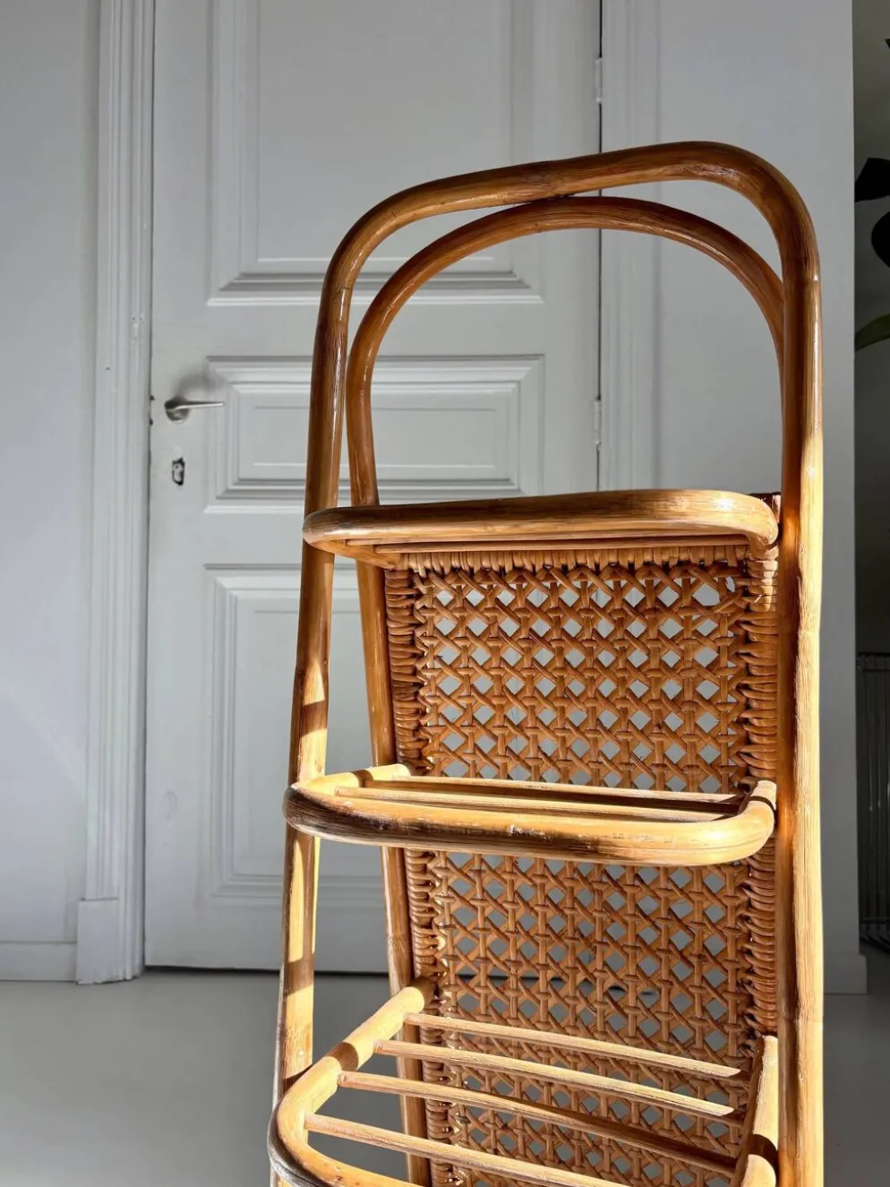 Étagère vintage en rotin et cannage – années 70