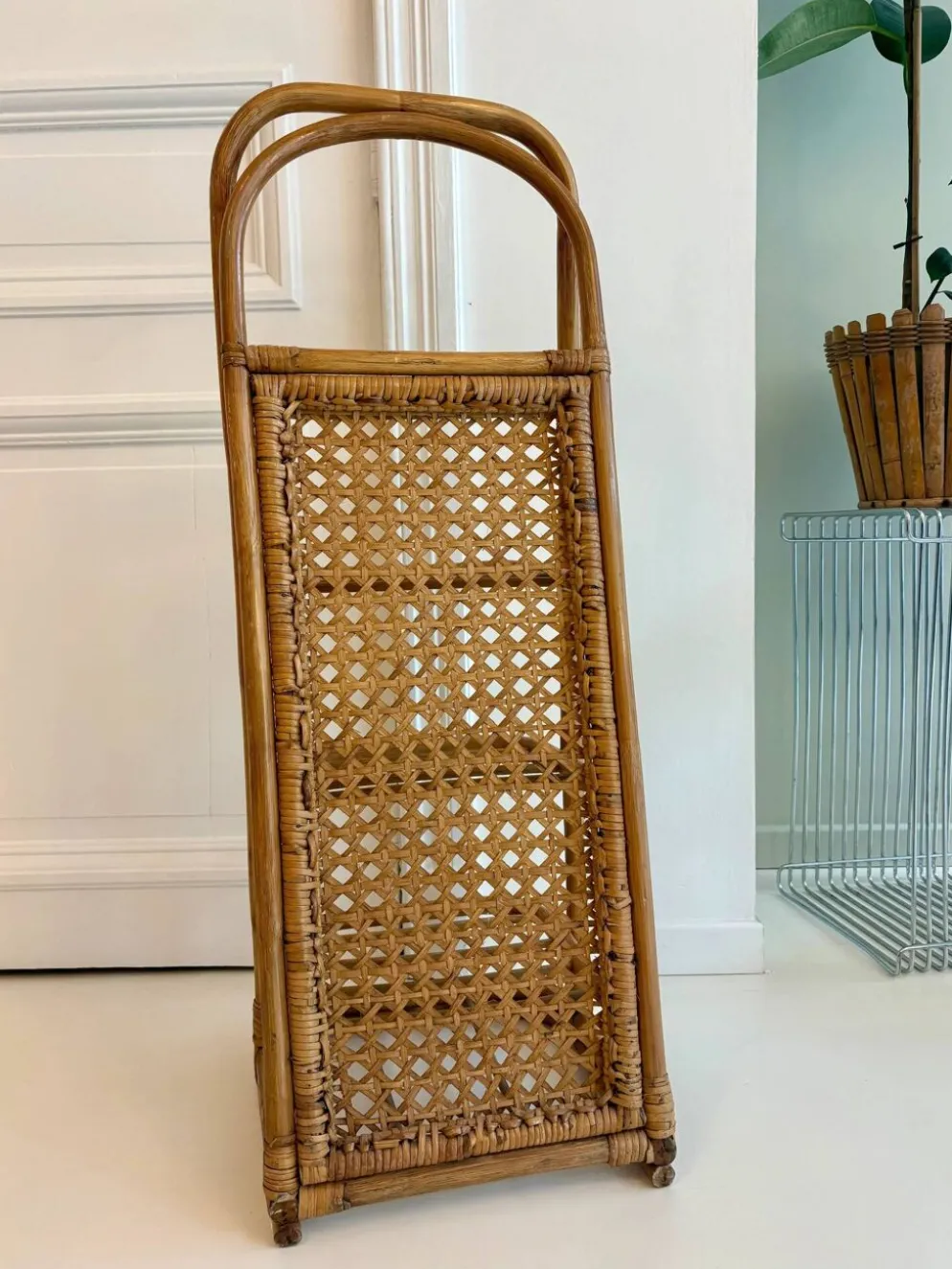 Étagère vintage en rotin et cannage – années 70