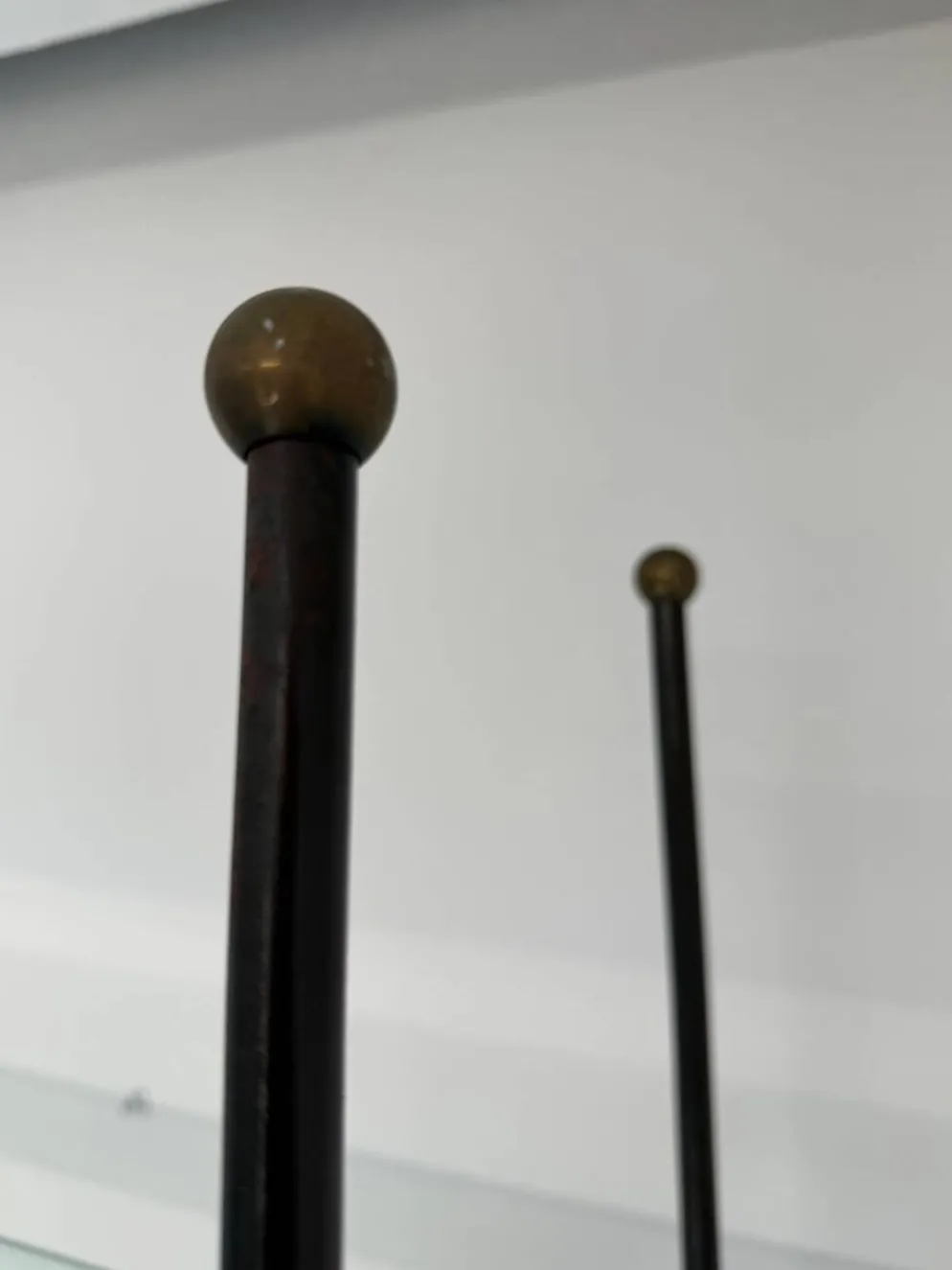 Étagère vintage moderniste en métal et verre design francais année 50