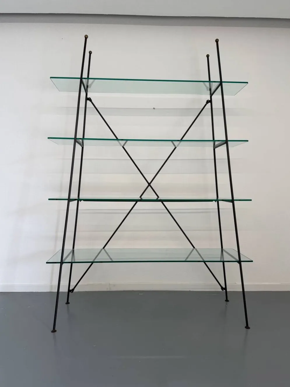 Étagère vintage moderniste en métal et verre design francais année 50