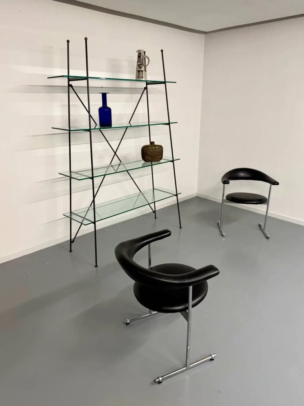 Étagère vintage moderniste en métal et verre design francais année 50