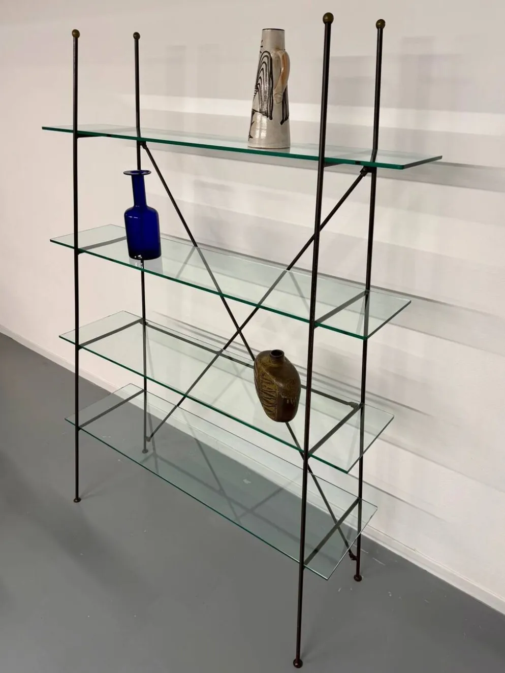 Étagère vintage moderniste en métal et verre design francais année 50