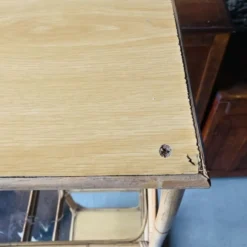 Étagère vintage rotin et verre