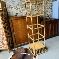 Étagère vintage rotin et verre