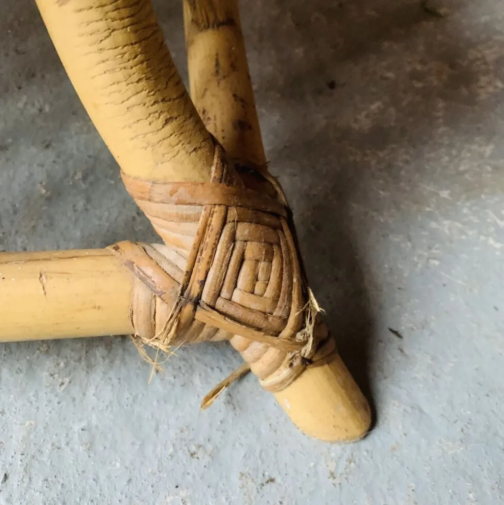 Étagère vintage rotin et verre