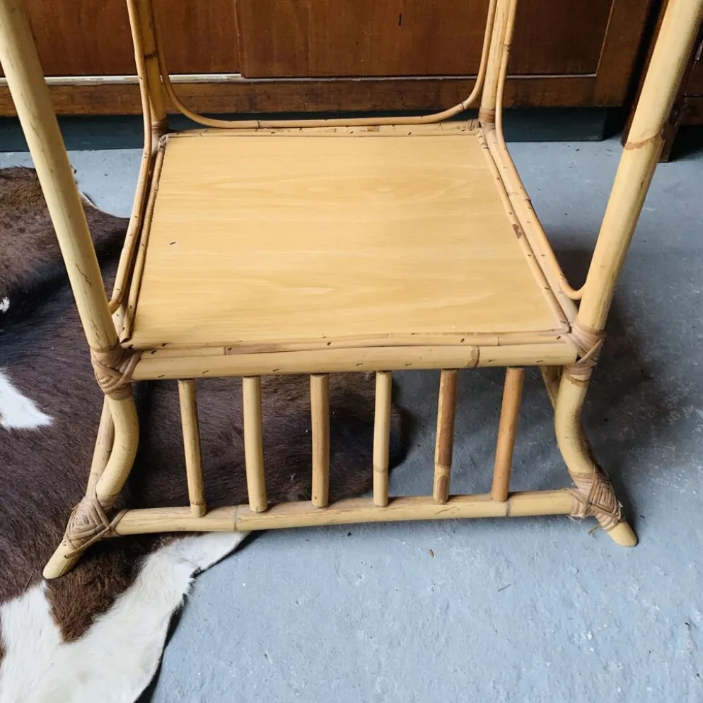 Étagère vintage rotin et verre