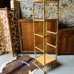 Étagère vintage rotin et verre
