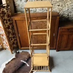 Étagère vintage rotin et verre