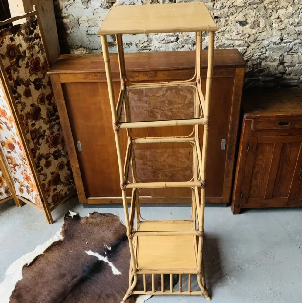 Étagère vintage rotin et verre