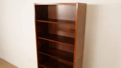 Étagère vintage étroite | Bois de rose | Hundevad pour Omann Jun