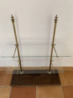 Étagère, vitrine de comptoir en verre, laiton et bois, Siegel Paris